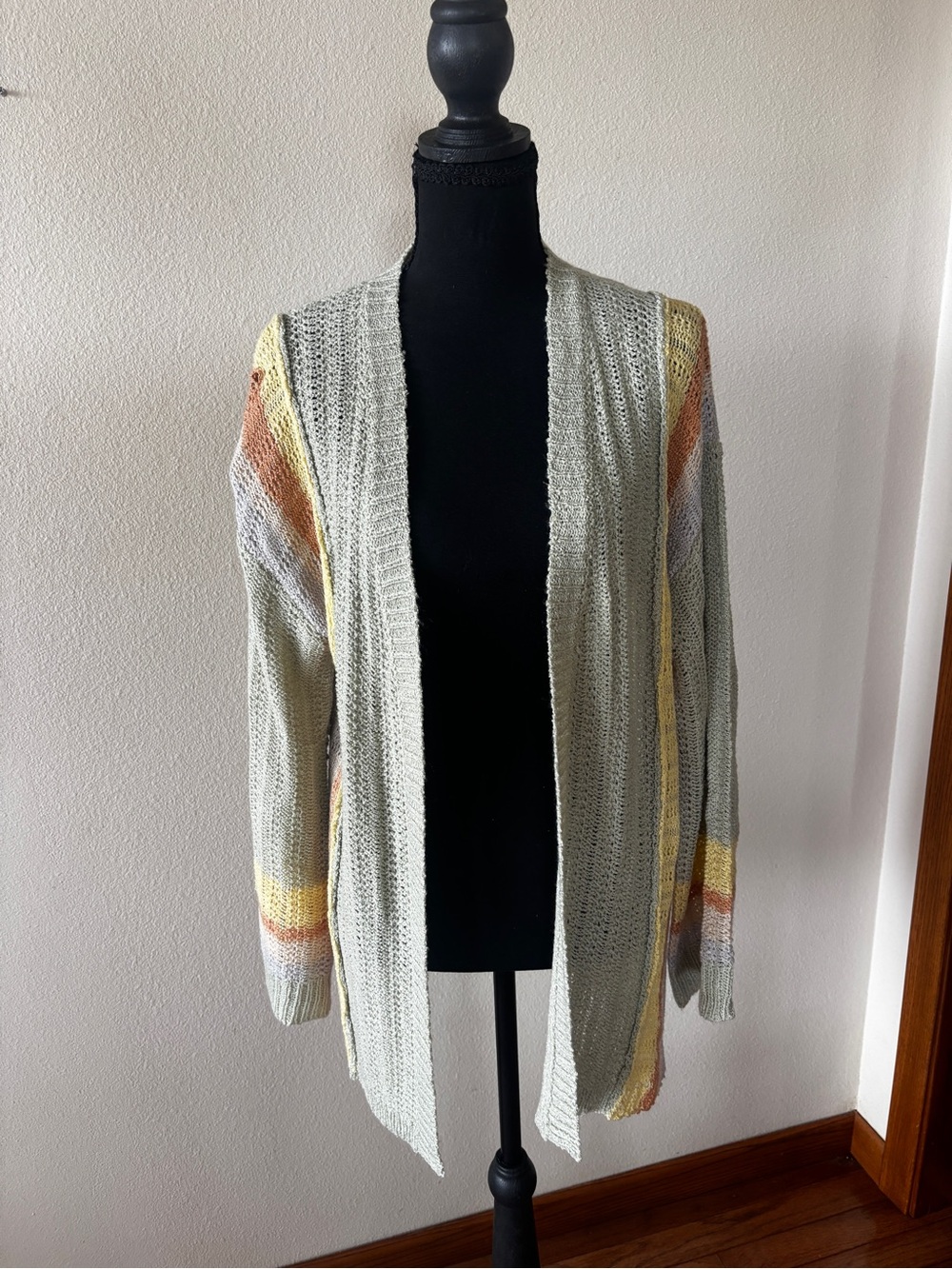 Women’s Mystree knit sweat size medium